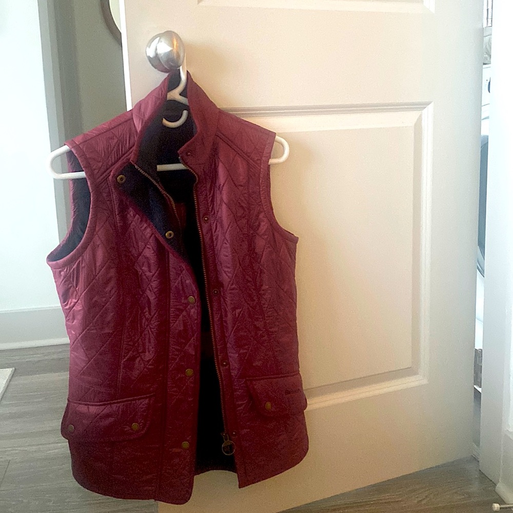 This Barbour vest is stylish and flattering. Perfect for fall days!
